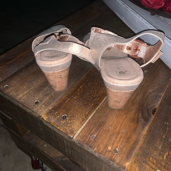 Sandals - Picture 5 of 6